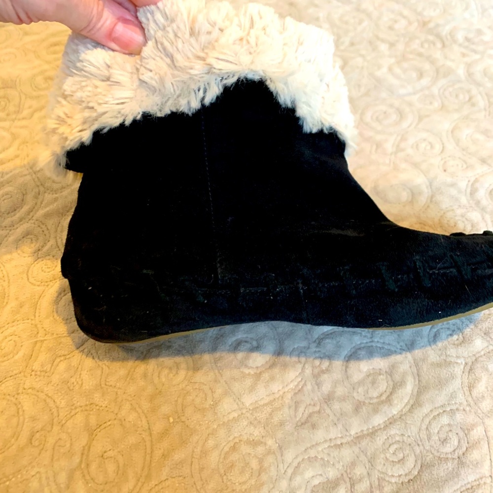 Suede and faux fur booties